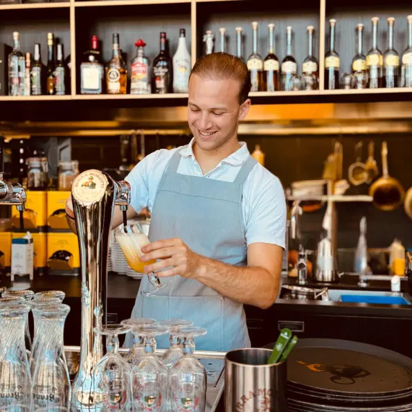 Chris van de Veerdonk aan het werk Chris van de Veerdonk aan het werk